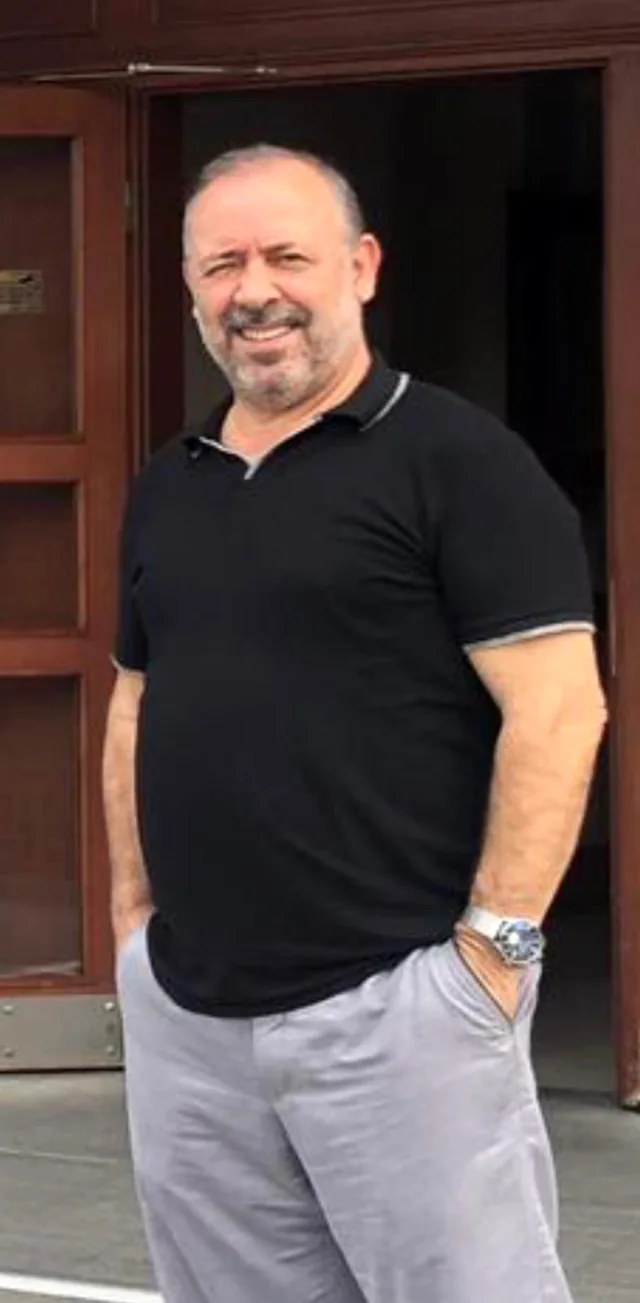 Mağaza girişinde çekilmiş, aile arşivinden bir portre